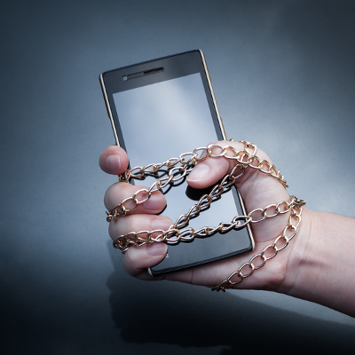 smartphone_in_chains_400.jpg